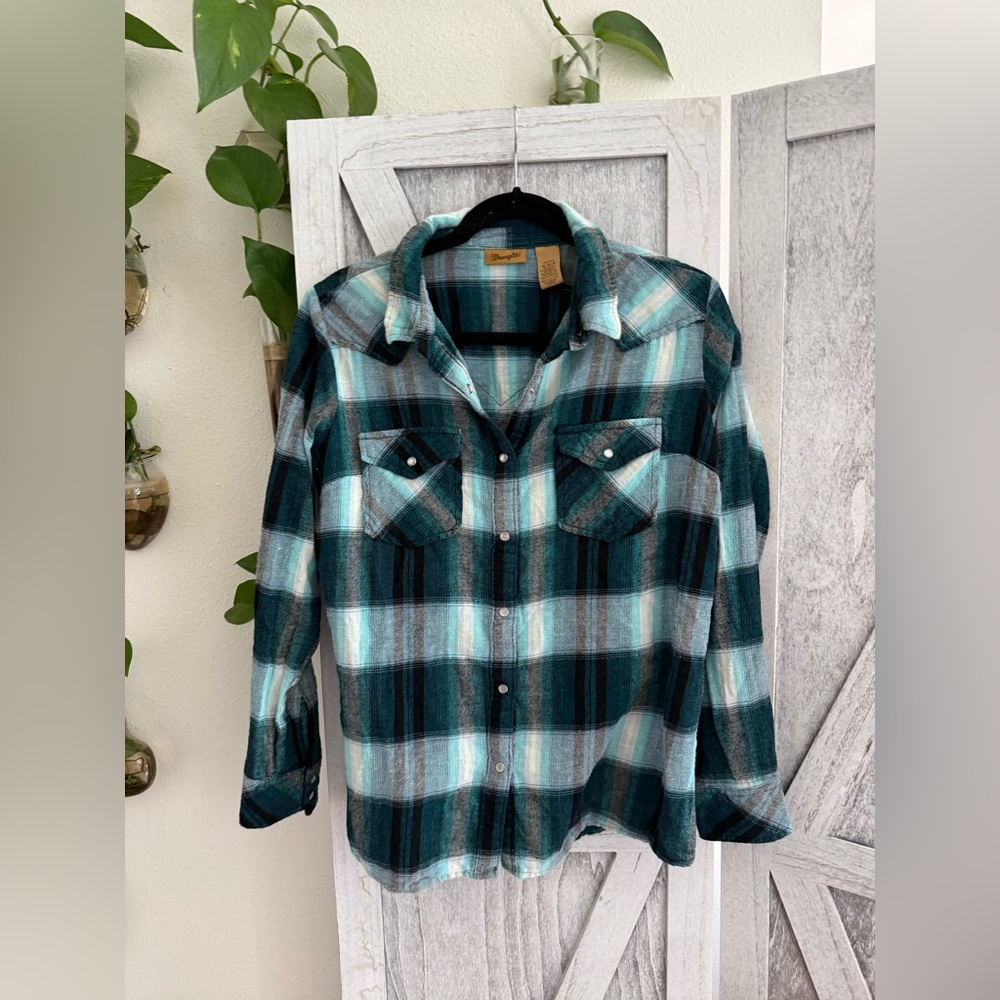 Wrangler Blue and Black Checkered Shirt
